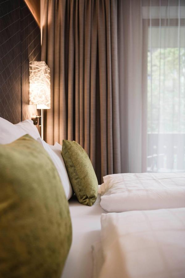 Hotel Waldhof แปร์กา ภายนอก รูปภาพ