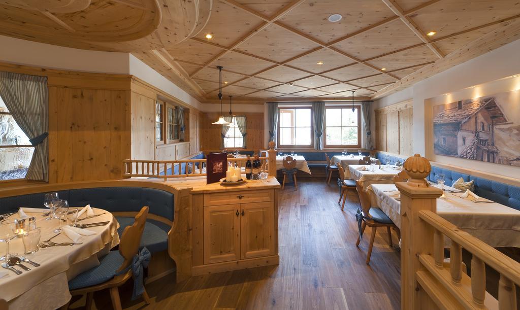 Hotel Waldhof แปร์กา ภายนอก รูปภาพ