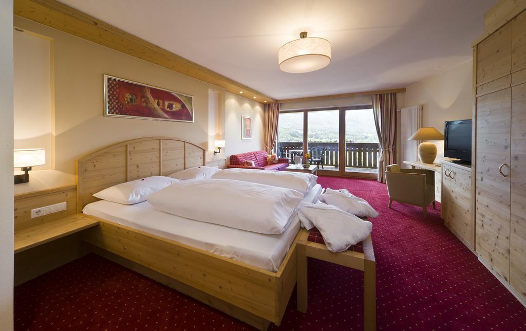 Hotel Waldhof แปร์กา ภายนอก รูปภาพ