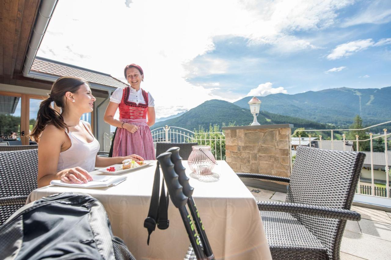Hotel Waldhof แปร์กา ภายนอก รูปภาพ